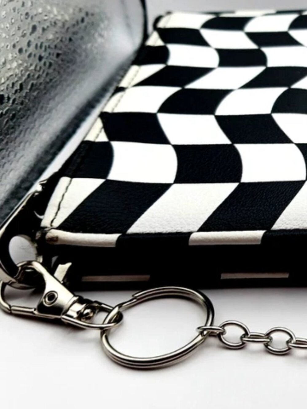 Black + White Skater Checkered Long Wallet + Metal Chain - Picture 10 of 10